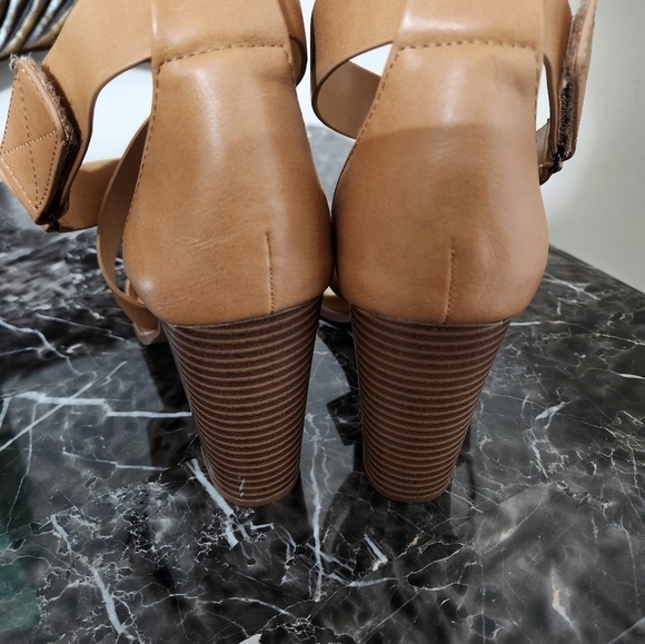 Simply Vera Wang heels - Picture 5 of 8